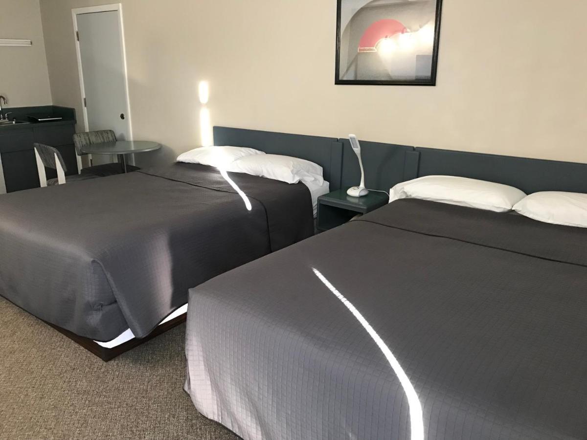 Plains Motor Inn Stettler Buitenkant foto