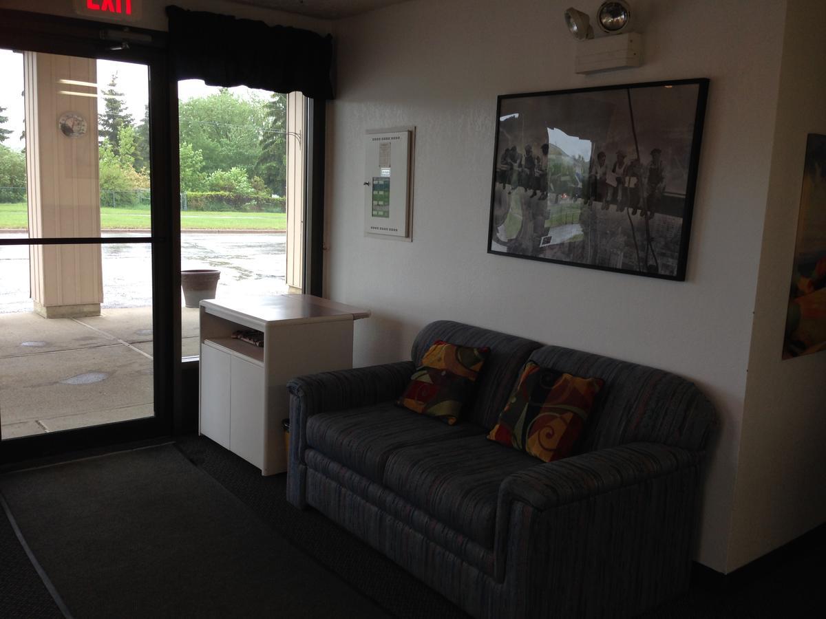 Plains Motor Inn Stettler Buitenkant foto