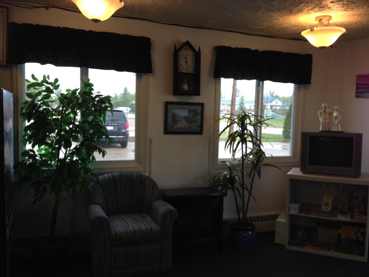 Plains Motor Inn Stettler Buitenkant foto