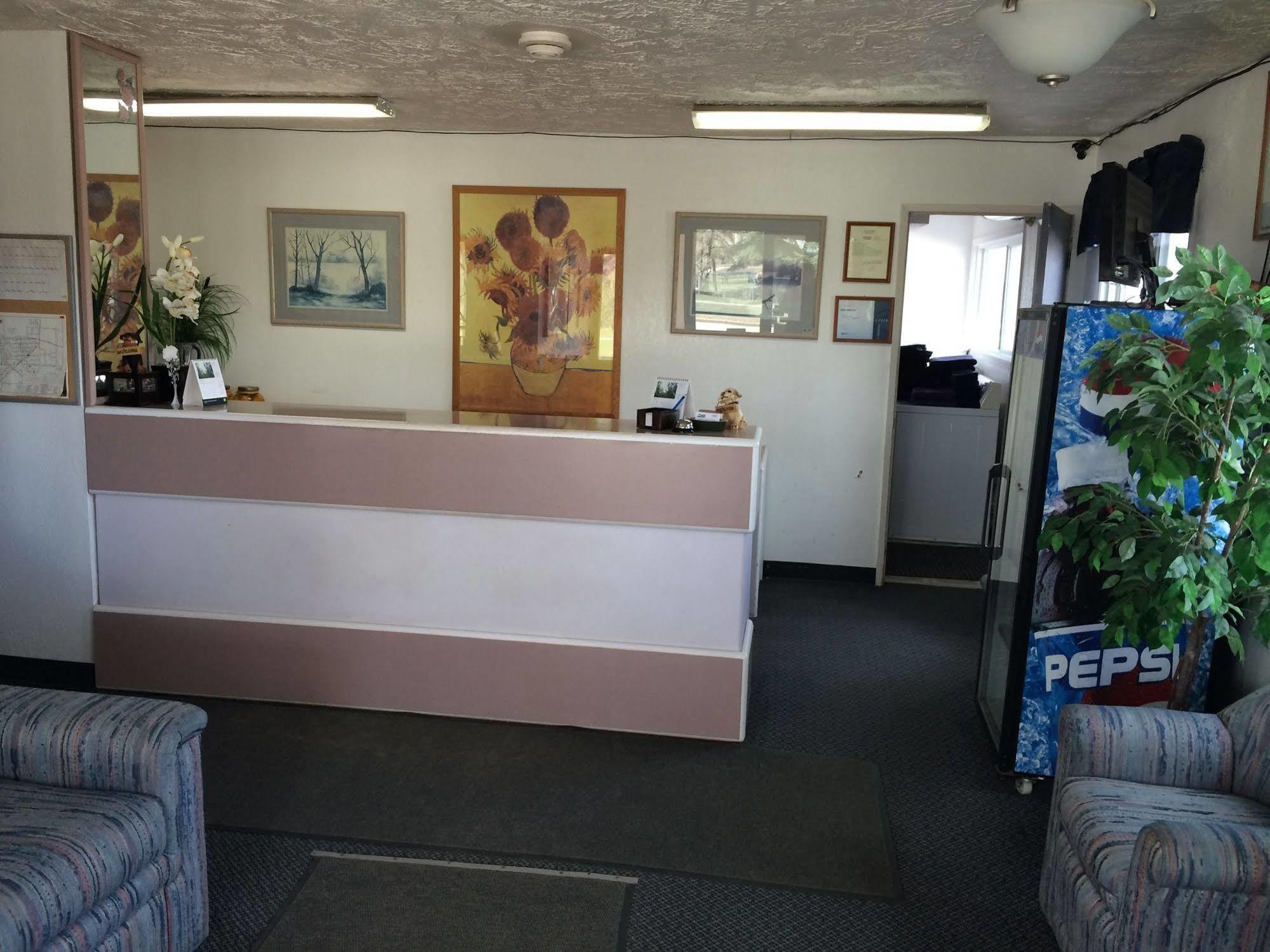 Plains Motor Inn Stettler Buitenkant foto